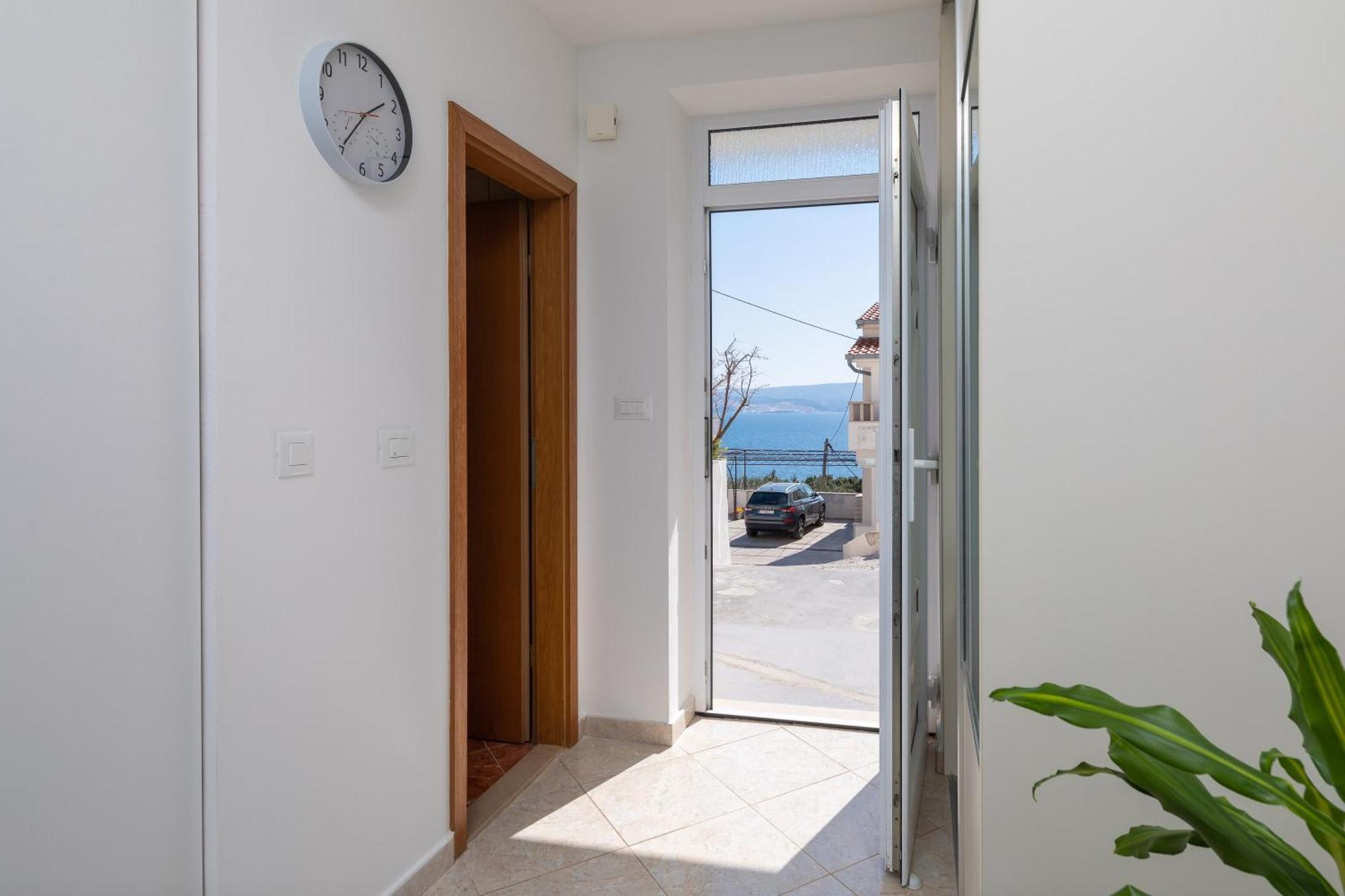 Fba Family Beach Apartments Omis Bilik gambar